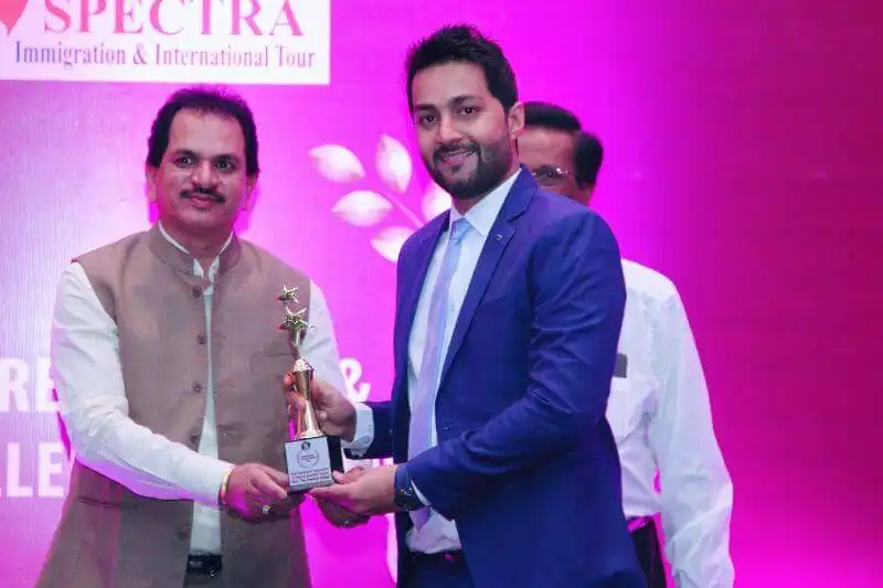 ISGJ Awards and Honors in Gems and Jewellery Education